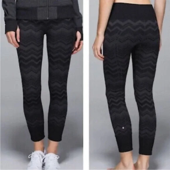 Lululemon Ebb Street Chevron Black & Gray Striped Leggings Size 6 - Picture 7 of 7